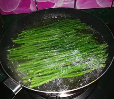 Make Spicy garlic platter step 4