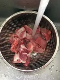 Make Peanut ribs soup step 1