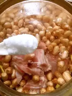 Make Peanut ribs soup step 2