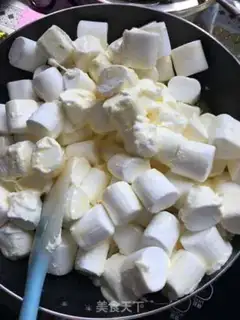 Make Cow Rolling Sugar step 1