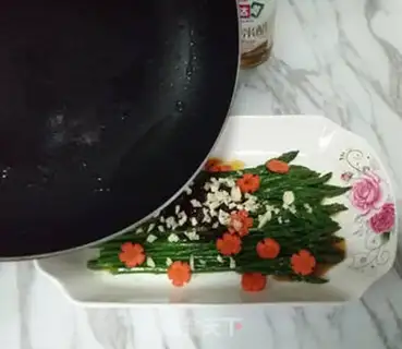 Make Spicy garlic platter step 8