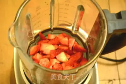 Make Chocolate strawberry mousse step 15