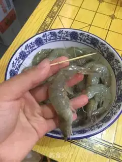 Make Boiled shrimp step 1
