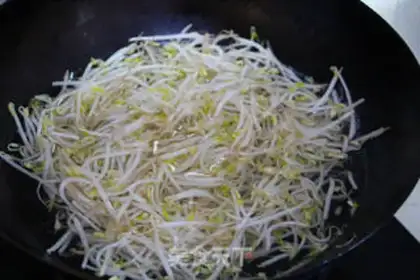 Make The green bean sprouts step 1