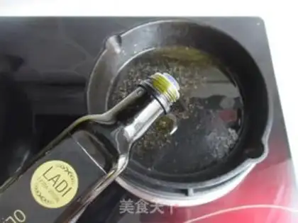 Make Spinach cheese fried eggs step 3