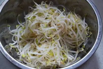 Make The green bean sprouts step 2