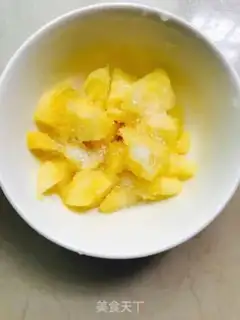 Make Pineapple rice step 2