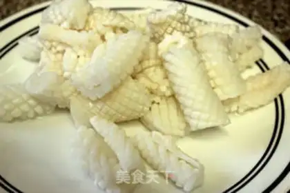 Make Pepper squid rolls step 1