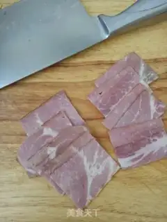 Make Baking bacon roses step 1