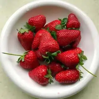Make Strawberry shakes step 0