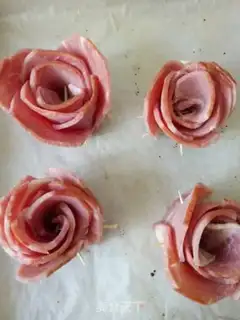 Make Baking bacon roses step 6