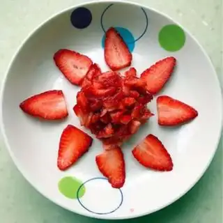 Make Strawberry shakes step 1