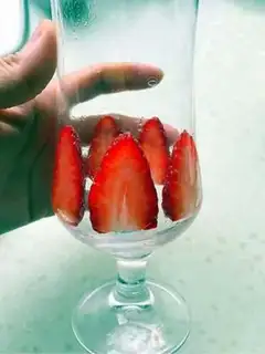 Make Strawberry shakes step 2