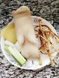 Make Five fingers, peaches, pig feet step 0