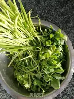 Make Wild celery and pork steam step 1