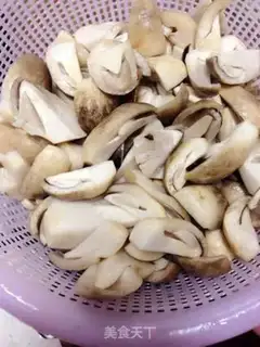 Make Straw mushroom fried meat step 1