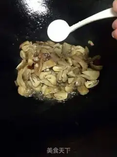 Make Straw mushroom fried meat step 6