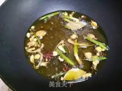 Make Homemade pepper oil step 4