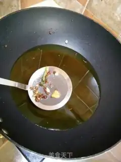 Make Homemade pepper oil step 5
