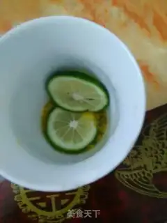 Make Bronze lemon honey tea step 2