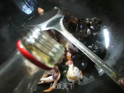 Make Black-mucked cucumber crabs step 3