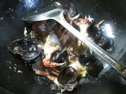 Make Black-mucked cucumber crabs step 4