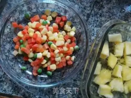 Make Pineapple rice step 2