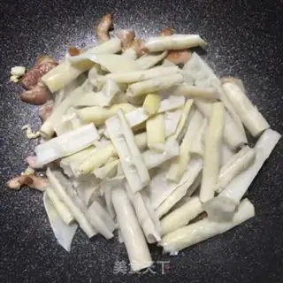 Make Spring fried meat step 4