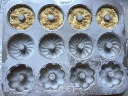 Make Fancy donut cake step 8