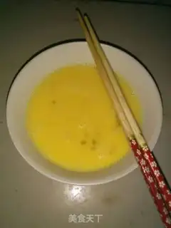 Make Scrambled eggs step 1