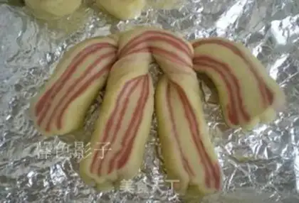 Make Butterflies on soft bread step 11