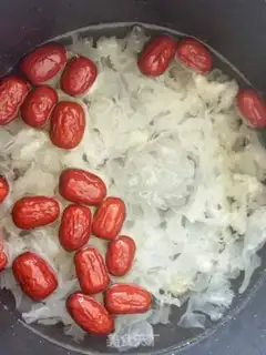Make The silver spoon of red dates step 1