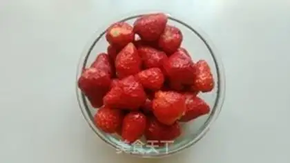 Make Strawberry ice cream step 1