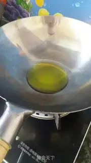 Make Curry chicken and potatoes step 1