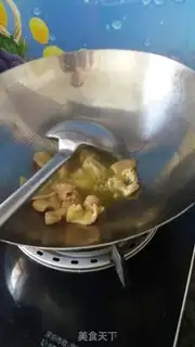 Make Curry chicken and potatoes step 2