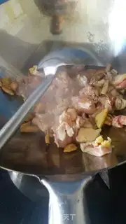 Make Curry chicken and potatoes step 5