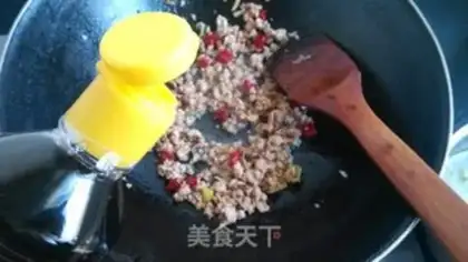 Make The meat and the garlic step 2