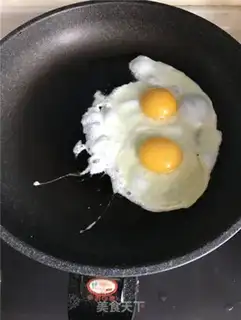 Make Fried eggs step 1