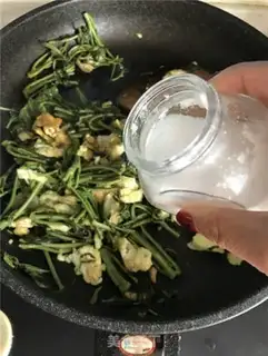 Make Fried eggs step 4