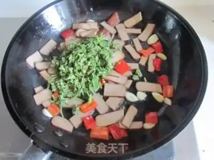 Make Red pepper and fried eggs step 6