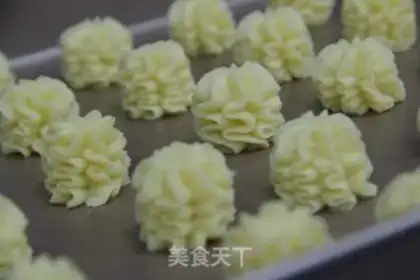 Make Cloud-top cookies step 6