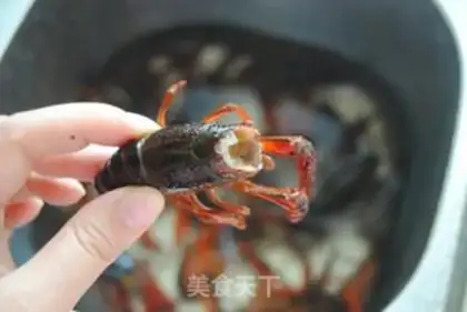 Make Spicy lobster step 1