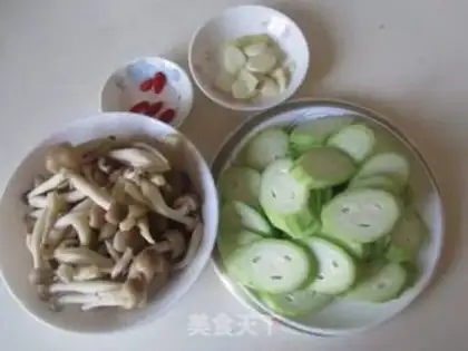 Make Crab mushrooms and smelts step 0