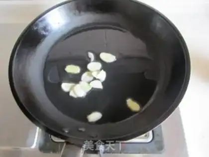 Make Crab mushrooms and smelts step 1