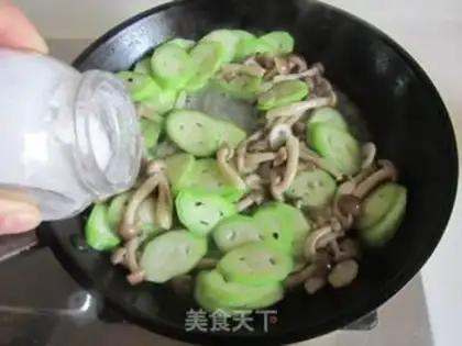 Make Crab mushrooms and smelts step 4