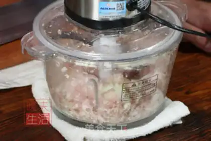 Make Meatball noodles step 1