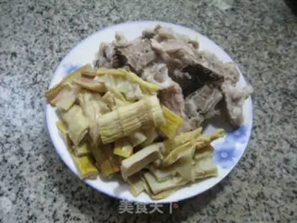 Make The lamb tail and dragonbone soup step 0