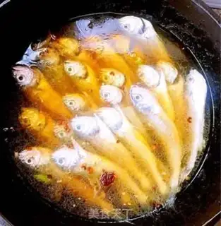 Make The little yellowfish step 3
