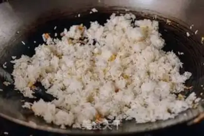 Make Shrimp egg fried rice step 3