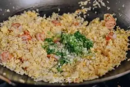 Make Shrimp egg fried rice step 5